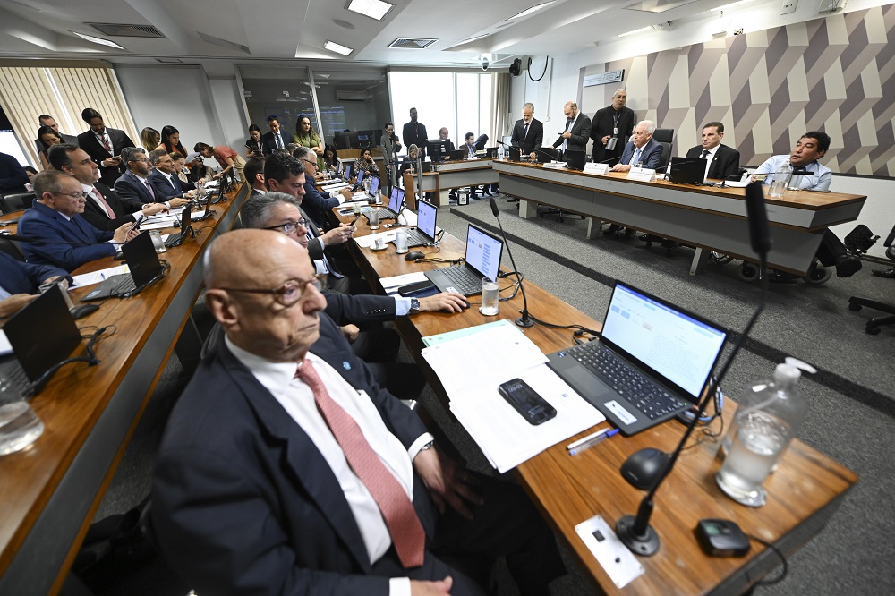 CCJ do Senado aprova PL da Dosimetria; plenário deve votar ainda hoje