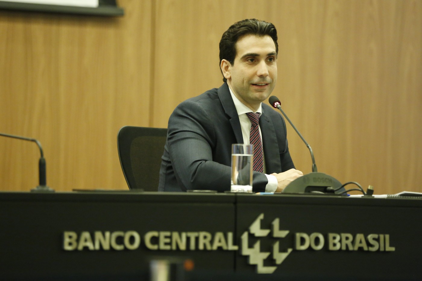 BC mantém incertezas quanto calibragem dos juros