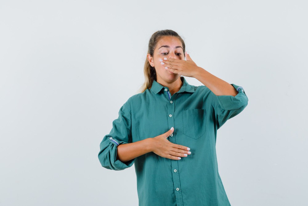 Por que arrotamos? O que é normal, o que preocupa e quando procurar um médico