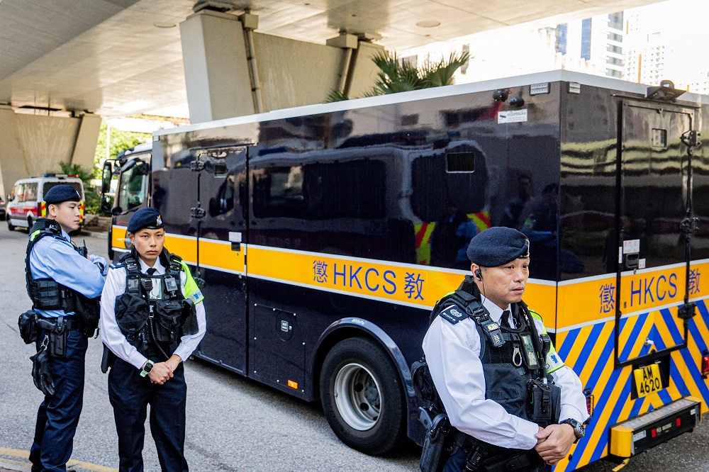 Empresário pró-democracia é condenado em Hong Kong