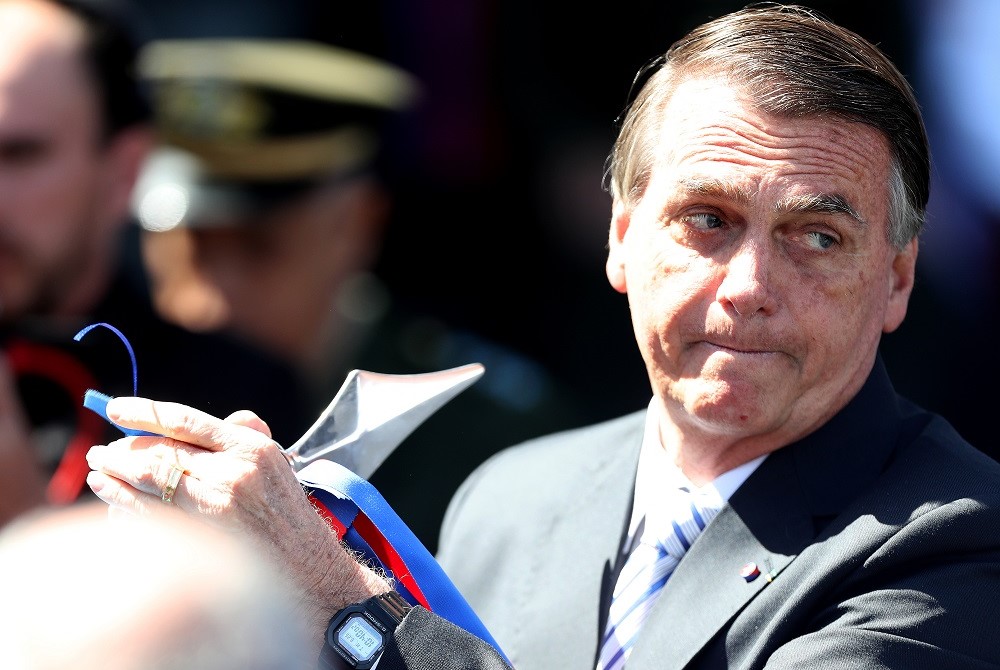 Soluços de Bolsonaro voltaram, diz Carlos Bolsonaro