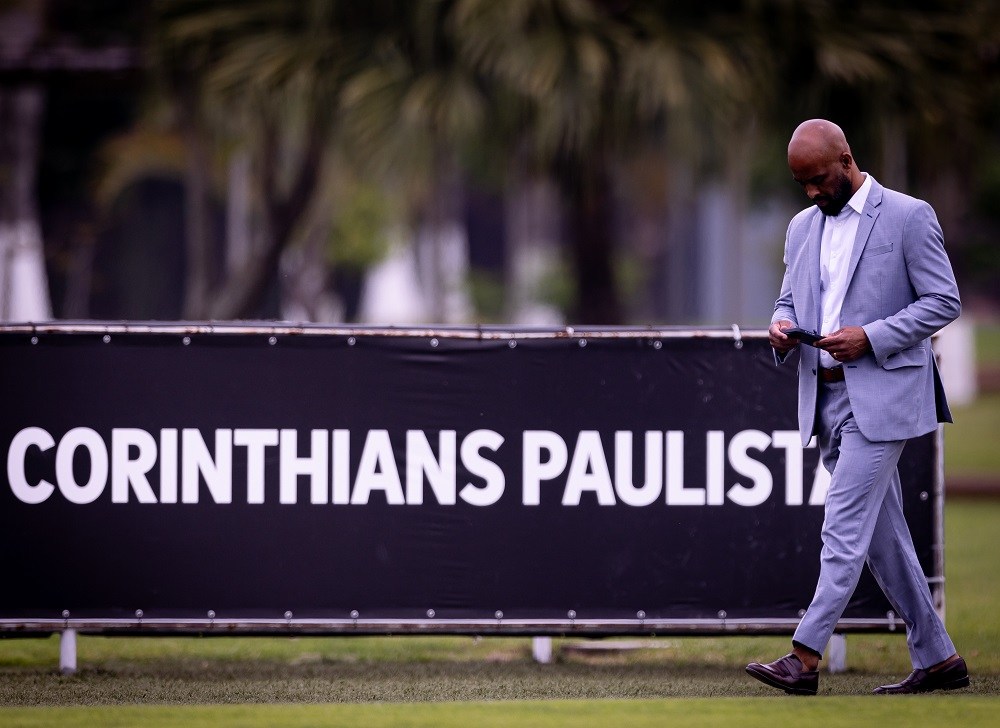 Corinthians anuncia saída de Fabinho Soldado do cargo de diretor de futebol