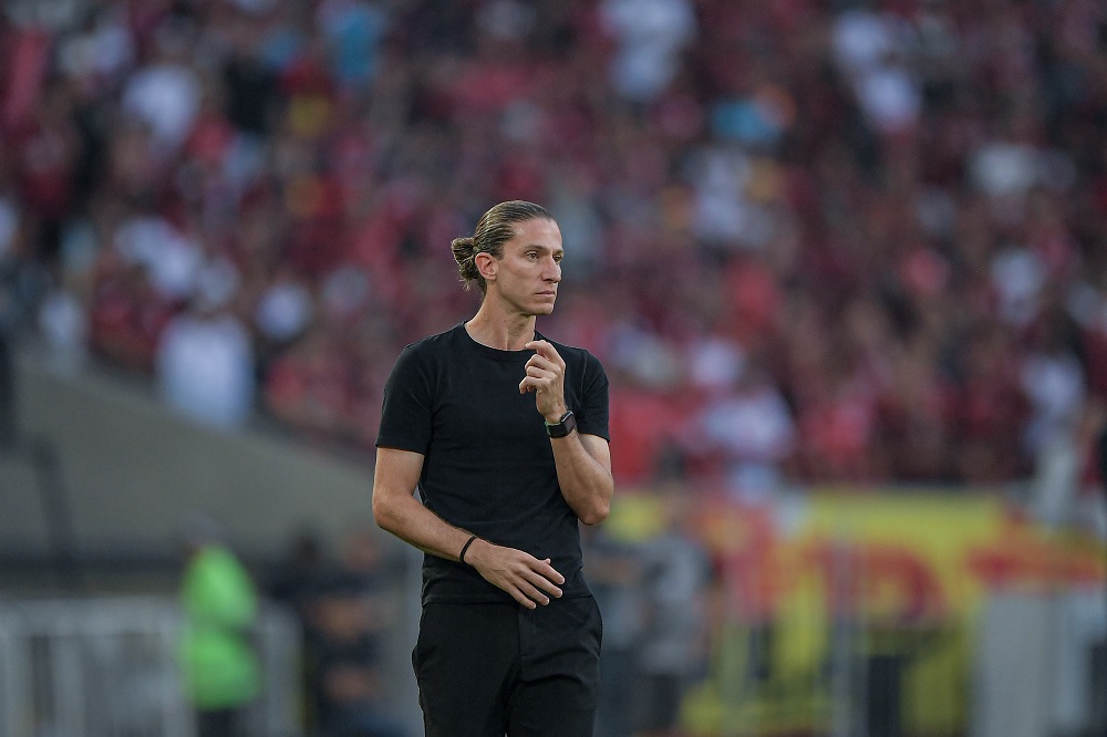 Filipe Luís rebate críticas de torcida do Flamengo: ‘É uma selva’