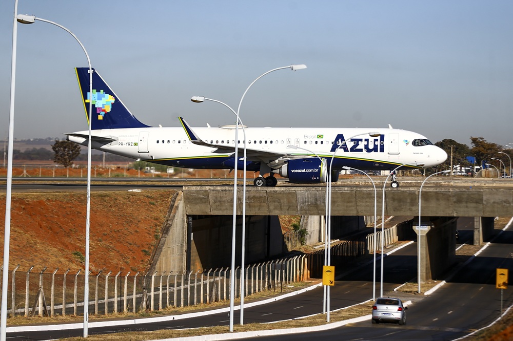 Voo da Azul é cancelado em Belém após passageiro fazer ameaça de bomba