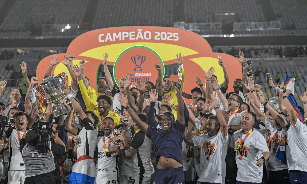 Jogadores do Corinthians comemoram título de campeão da Copa do brasil, após partida contra o Vasco
