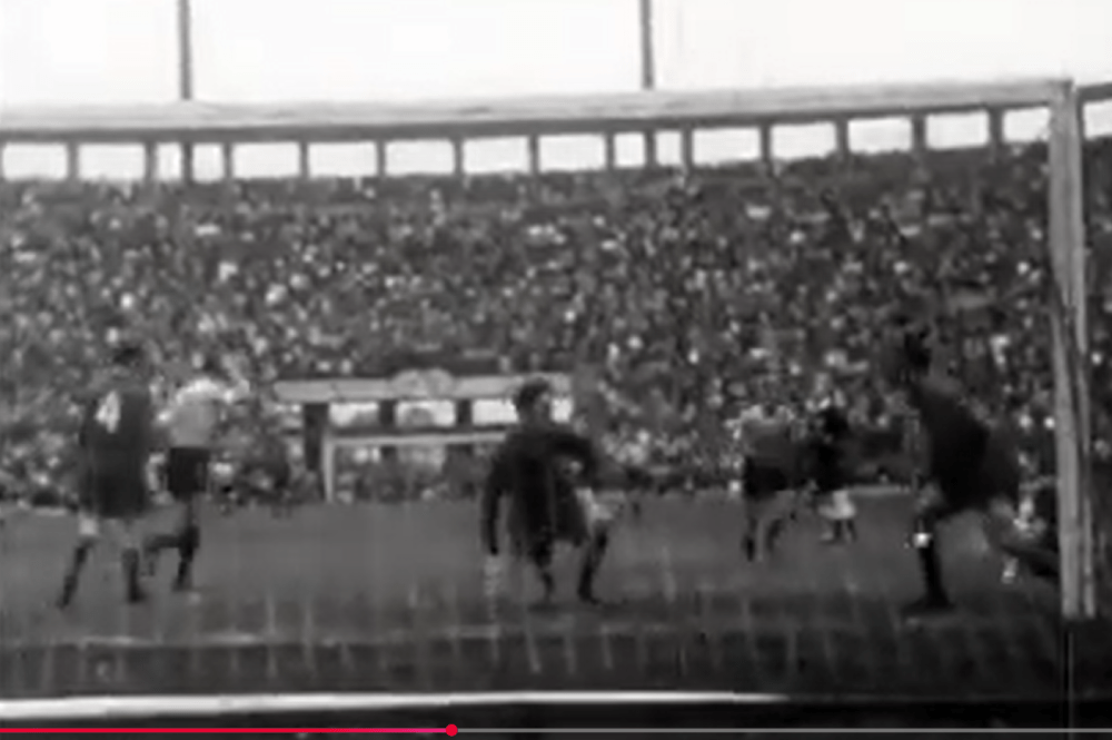 Uruguai e Espanha empataram por 2 a 2 na Copa de 1950, em jogo no Pacaembu