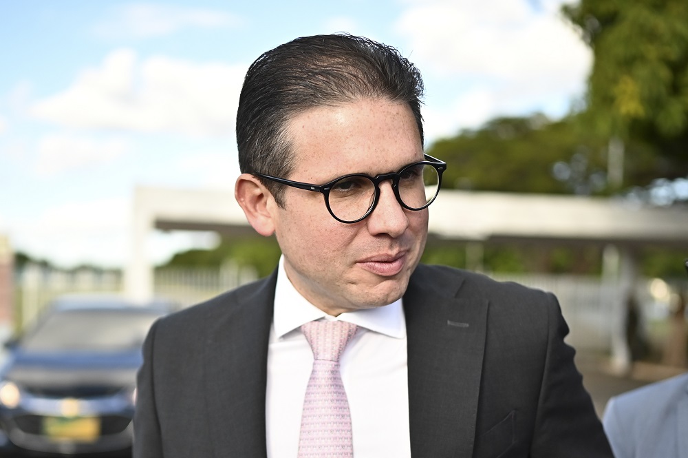 Motta nega traição ao governo e diz que ‘quem alimenta nós contra eles governa contra todos’