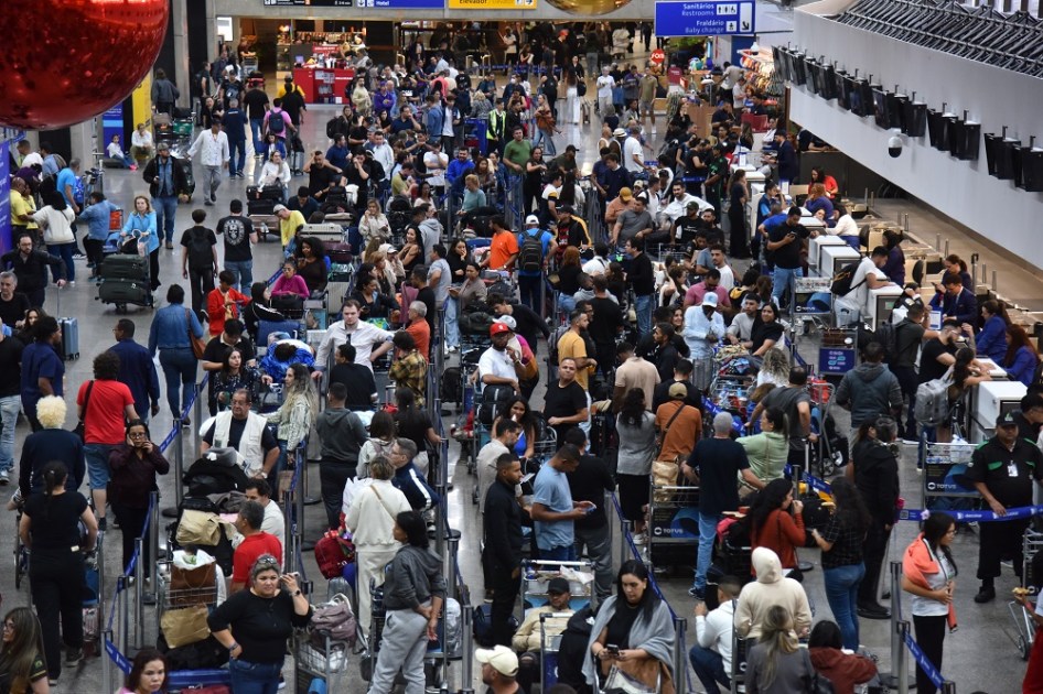 Aeroporto Internacional de Guarulhos tem voos cancelados e operação afetada devido aos efeitos do ciclone extratropical