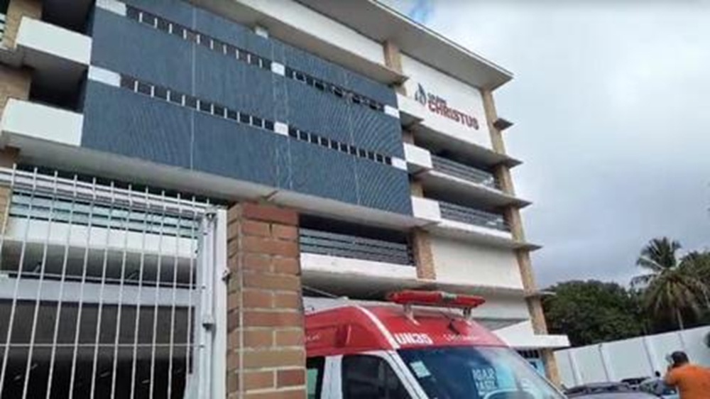 Aluno ataque a faca