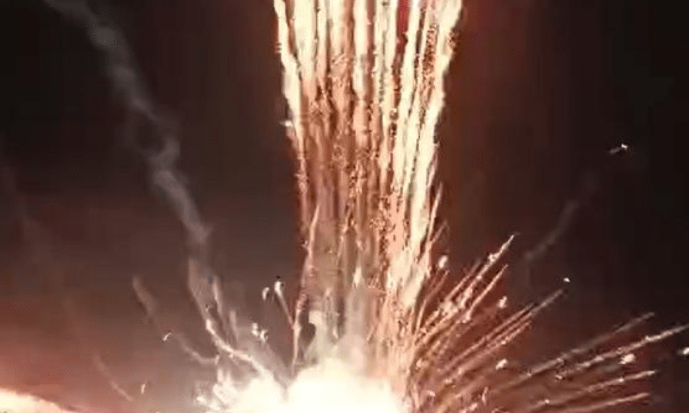 Fogos de artifício atingem público durante abertura de Natal em cidade gaúcha