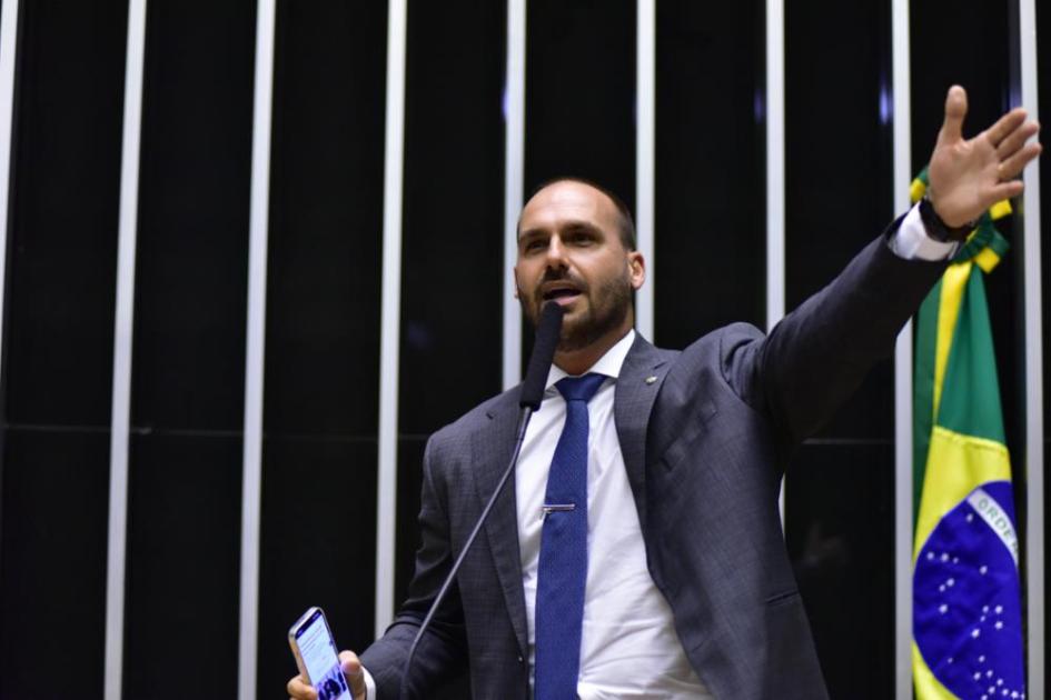 Eduardo Bolsonaro discursa na Câmara dos Deputados