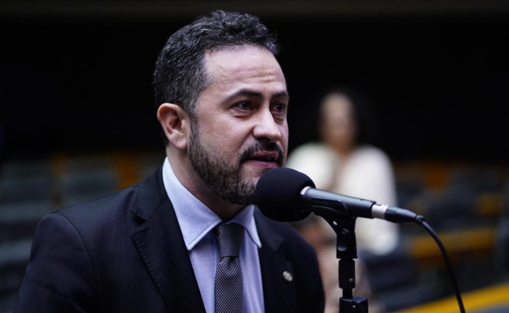 ‘Chantagem pura’, diz líder petista sobre candidatura de Flavio