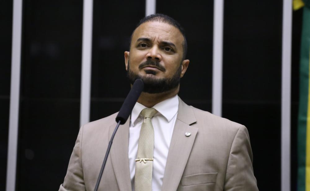 Deputado quer Moção de Repúdio a professor da Bahia por incitação à violência