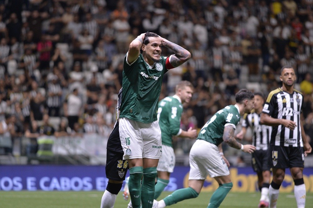 Palmeiras faz 3 a 0 no Atlético, mas reage tarde no Brasileirão e vê o Flamengo ser campeão