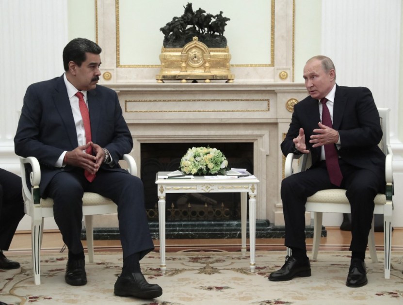 maduro e putin conversando
