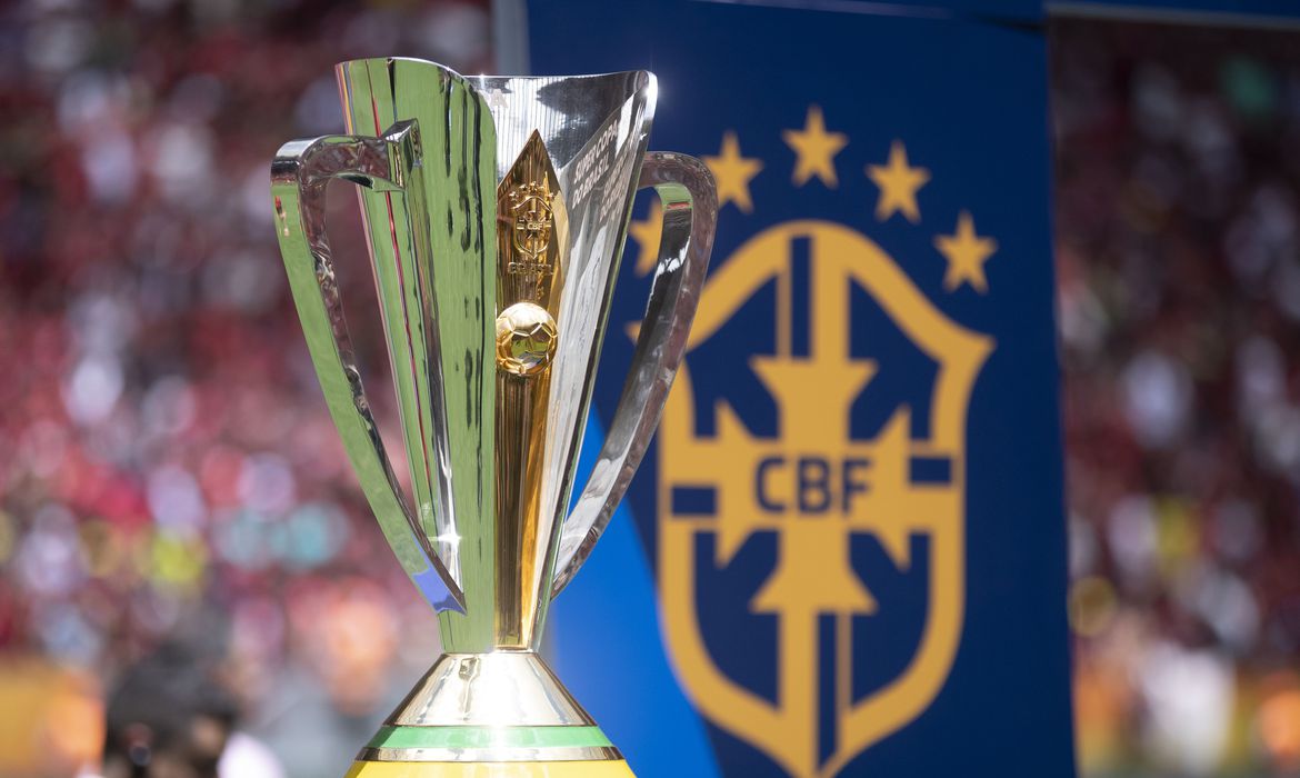 CBF aumenta a premiação da Supercopa; veja quanto cada time pode ganhar