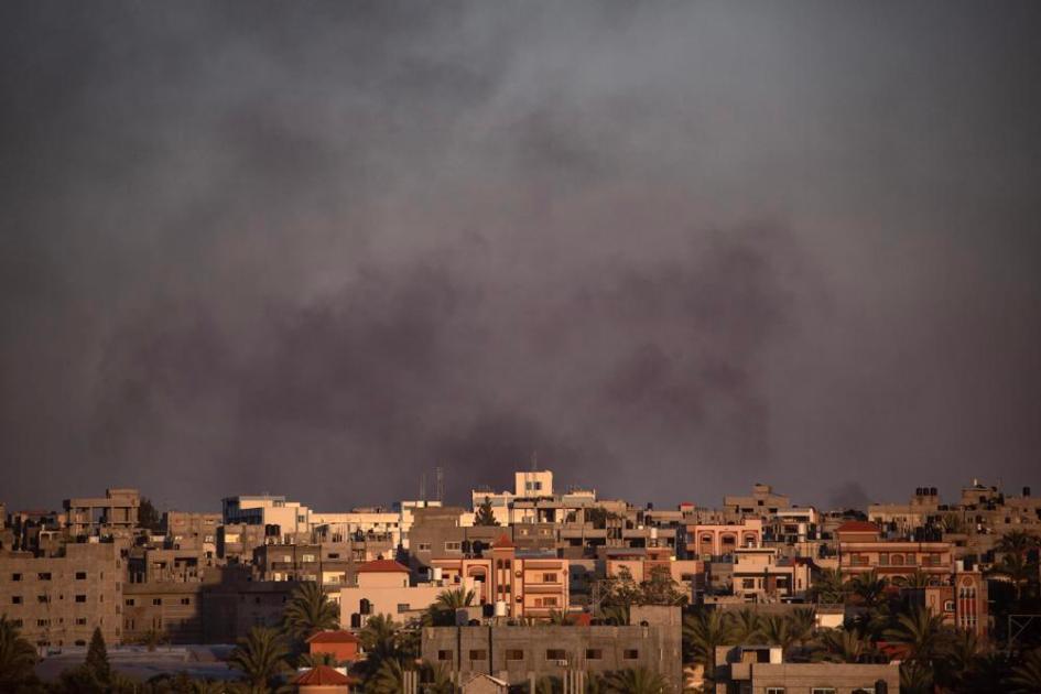 Fumaça sobe após um ataque aéreo israelense em Rafah, sul da Faixa de Gaza,