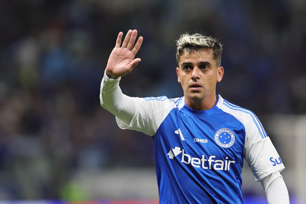Fagner rescinde com Corinthians e acerta transferência definitiva para o Cruzeiro