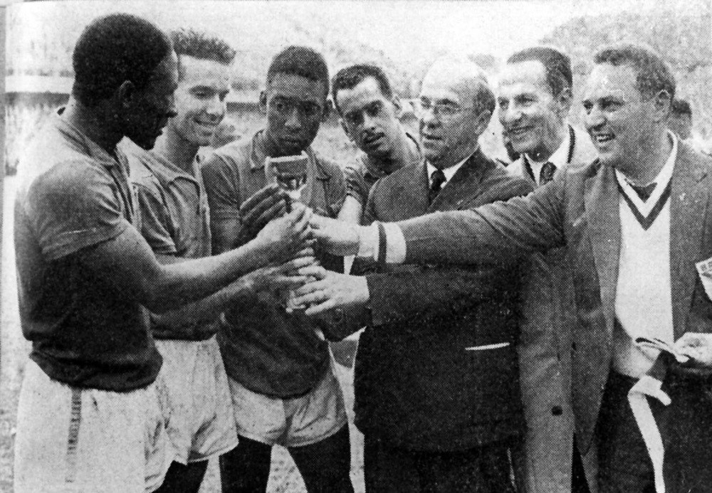 Djalma Santos, um dos maiores laterais direitos do planeta, foi bicampeão mundial