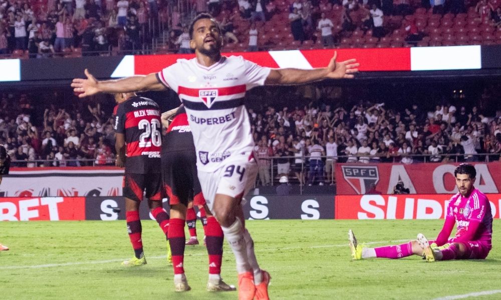 São Paulo reage em campo, arranca virada sobre o Flamengo e estreia com vitória no Brasileirão