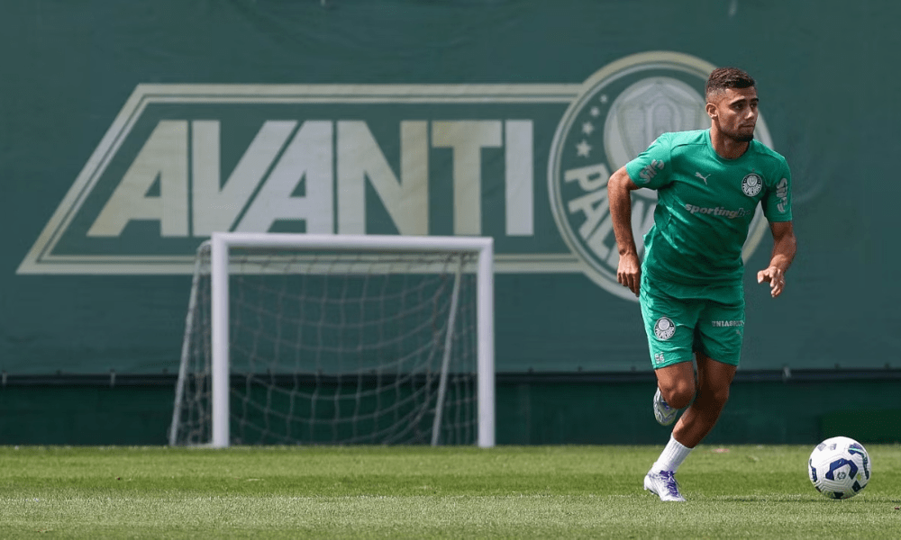 Andreas Pereira é a novidade do Palmeiras na reapresentação do elenco na Academia de Futebol