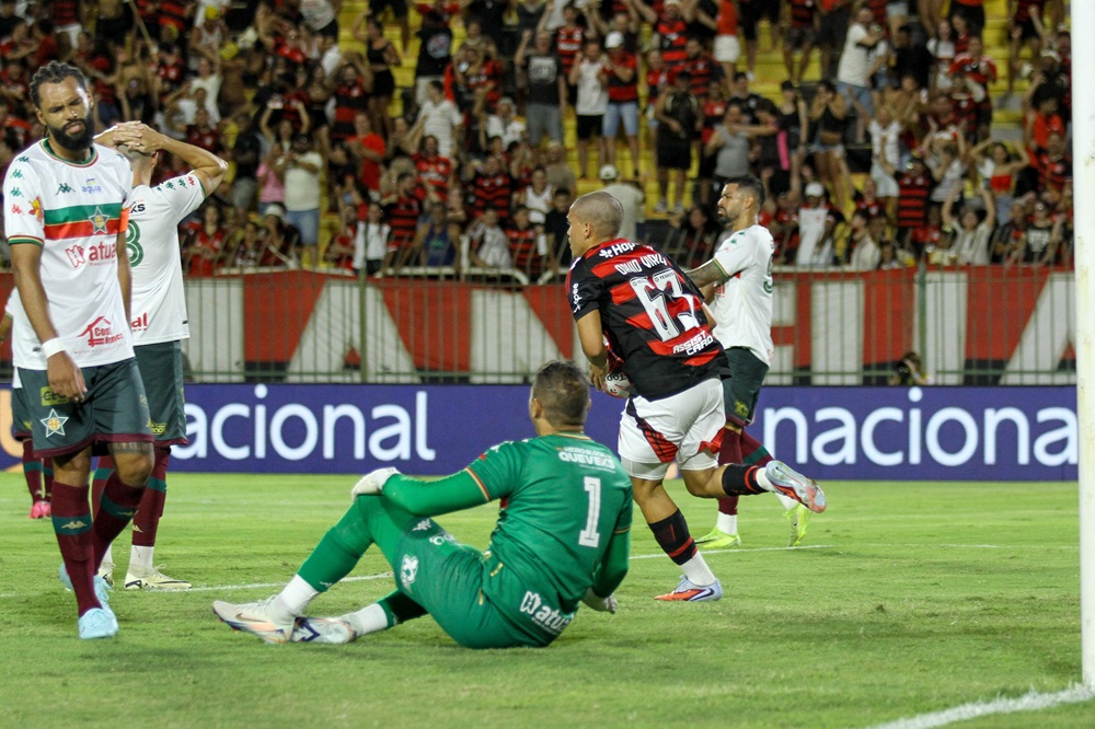 Flamengo empata nos acréscimos com a Portuguesa e mantém tabu de 41 anos no Carioca