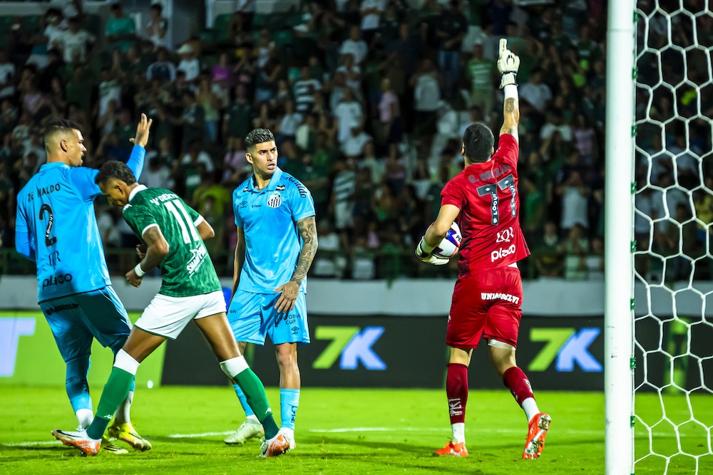 Santos cede a pressão e empata com Guarani nos acréscimos do 2º tempo
