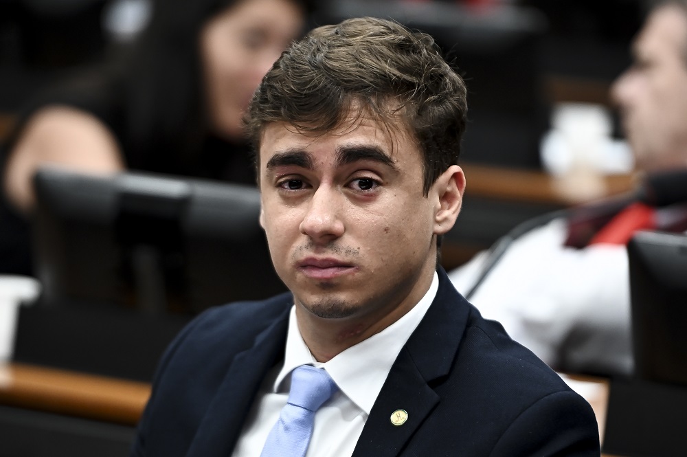 Nikolas Ferreira falta em manifestação de Bolsonaro na Avenida Paulista para ir a casamento