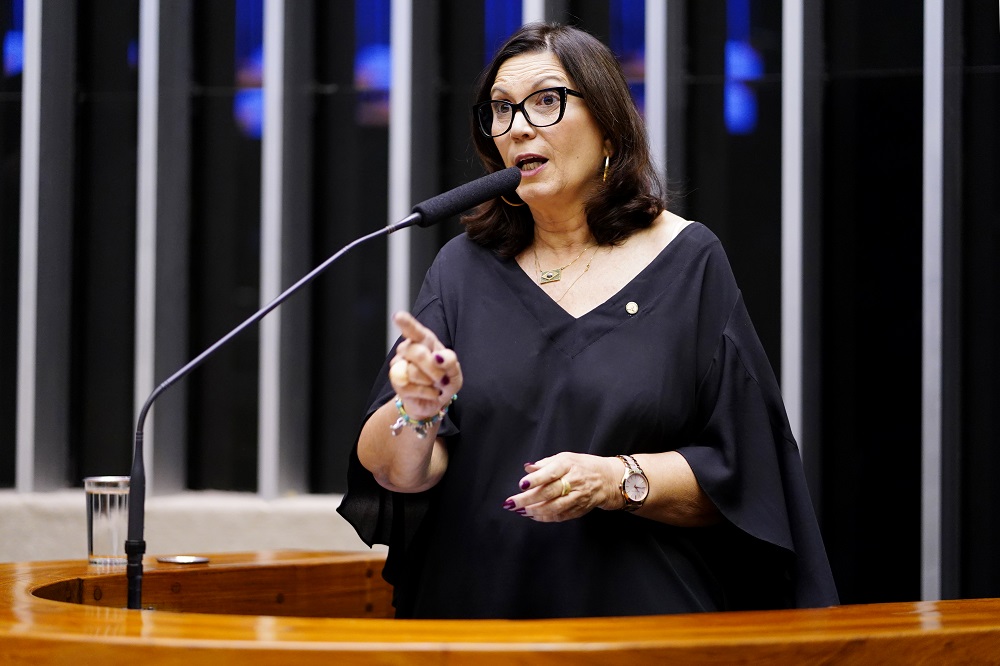 Bolsonaro continua a ‘dar as cartas’ na direita mesmo preso, diz Bia Kicis