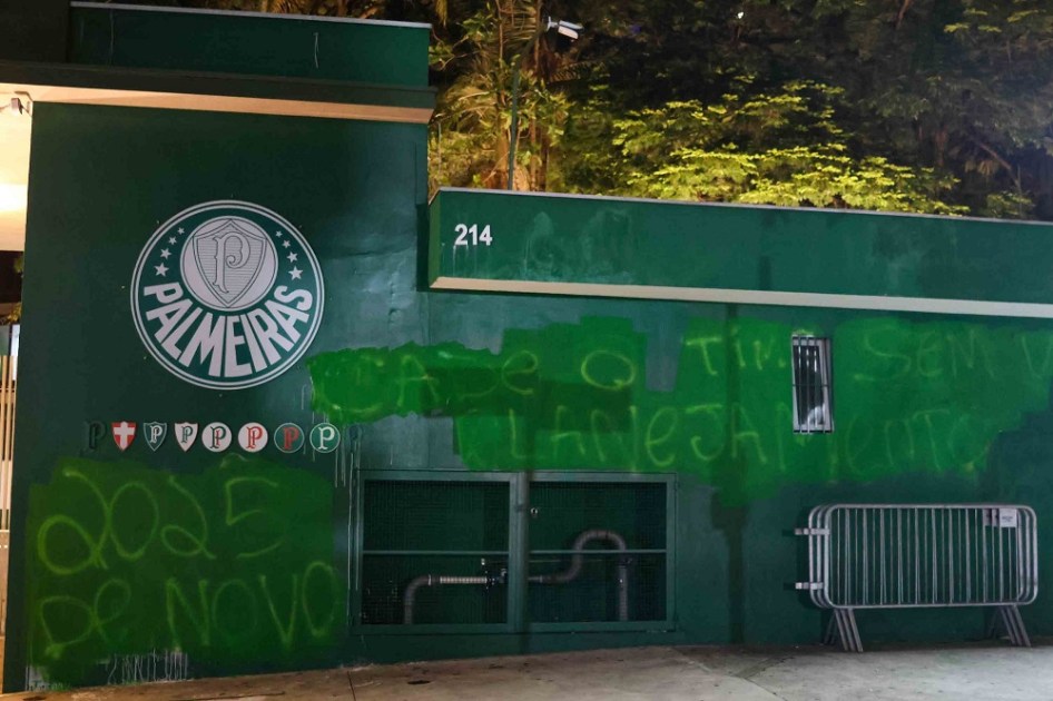 Palmeiras muro