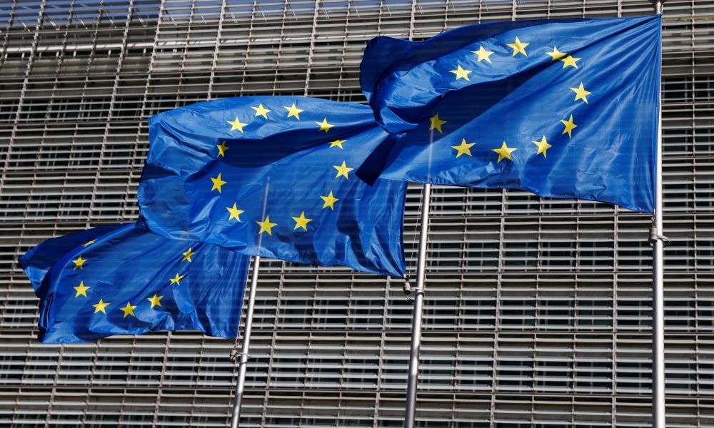 União Europeia convoca reunião de emergência diante da pressão tarifária de Trump por aquisição da Groenlândia