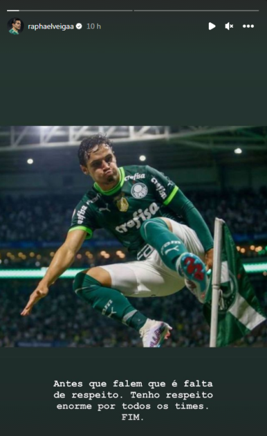 Raphael Veiga comemorou gol diante do Atlético-MG com um chute na bandeira