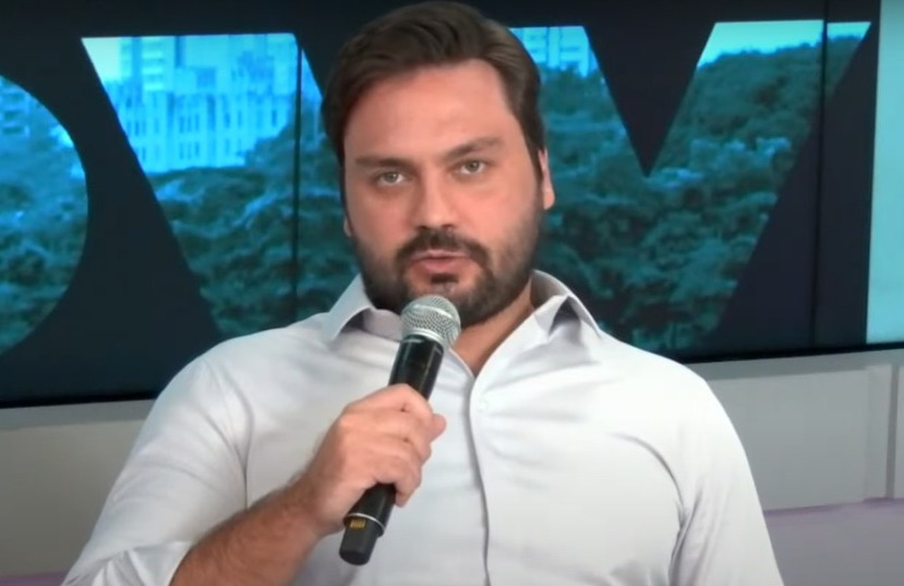 Filipe Sabará fala no estúdio do Morning Show