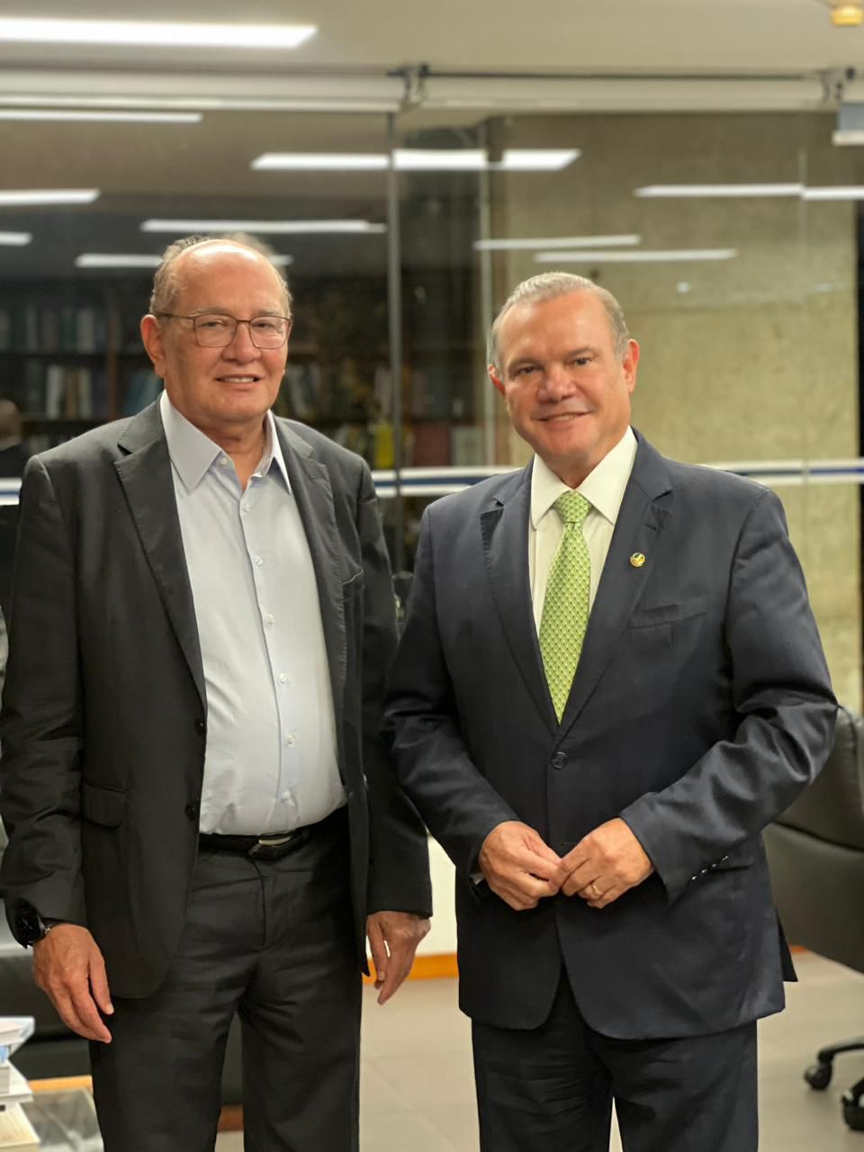 Wellington Fagundes leva apelo por Bolsonaro ao STF em reunião com Gilmar Mendes