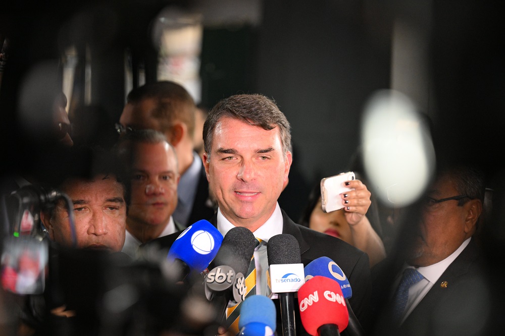 Bolsonaristas apostam em Flávio até 2034 e veem Nikolas como sucessor