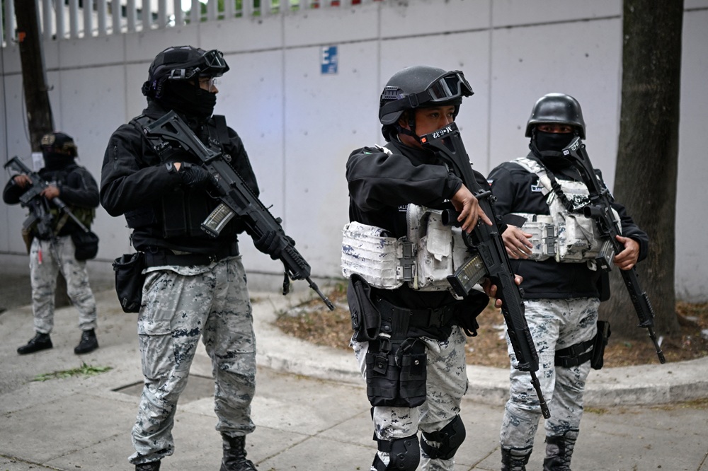 Companhias aéreas cancelam voos para o México após morte de chefe narco