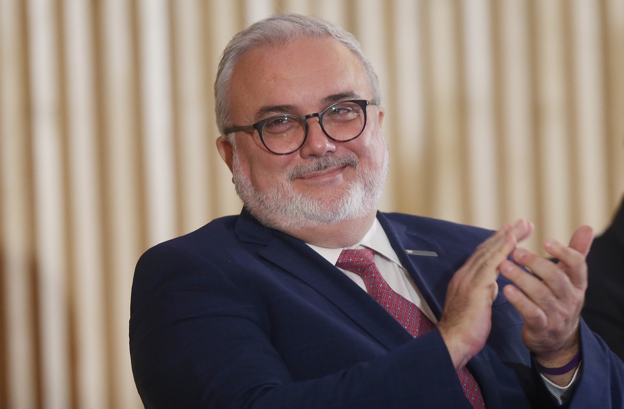 ‘Correios não podem ser privatizados, e Petrobras precisa ser estatal’, diz ex-presidente da empresa