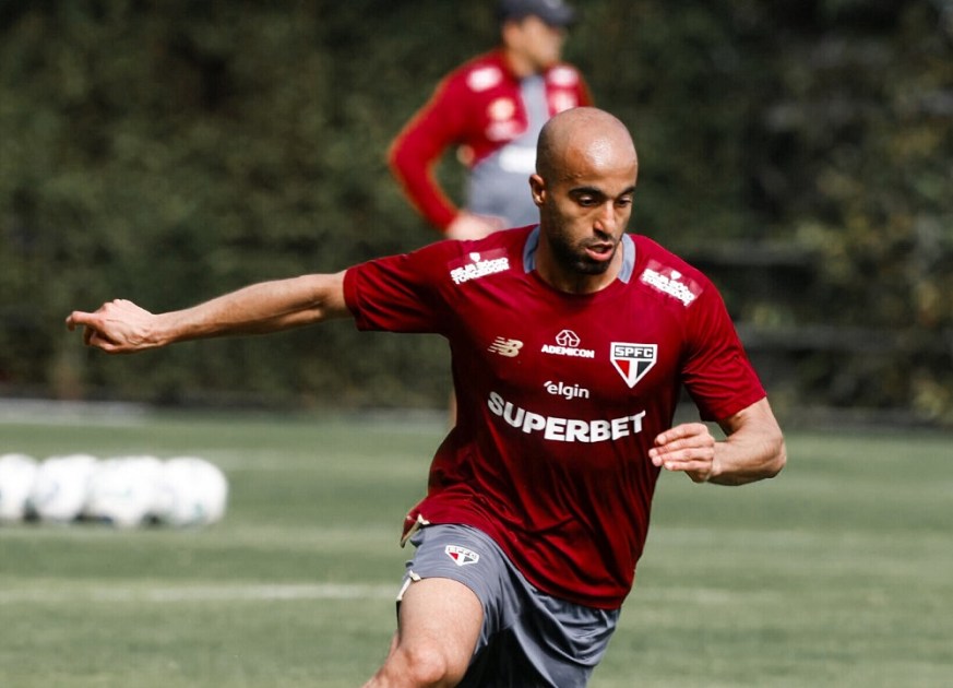 Lucas Moura em treino do São Paulo no CCT da Barra Funda