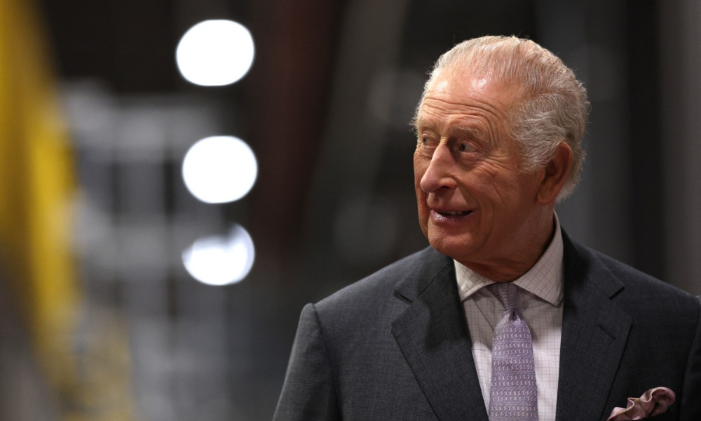 Rei Charles III celebra 77 anos decidido a continuar trabalhando, apesar de seu câncer