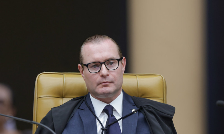 Ministro Cristiano Zanin vota para declarar inconstitucional a lei que prorrogou a desoneração da folha de pagamentos de 17 setores da economia