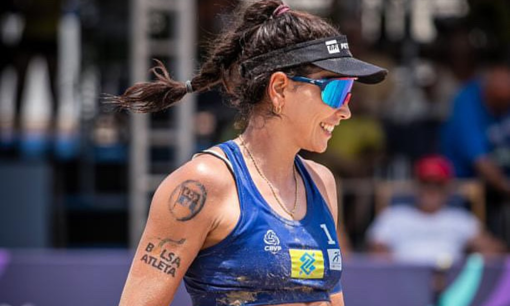Carol Solberg é suspensa pela FIVB por comemorar prisão de Bolsonaro