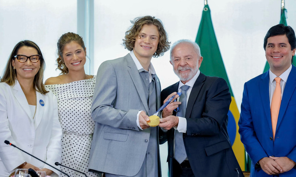 Lula recebe Lucas Pinheiro, ouro nos Jogos de Inverno