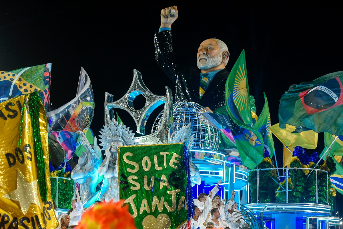 PL aciona TSE para investigar homenagem a Lula na Sapucaí
