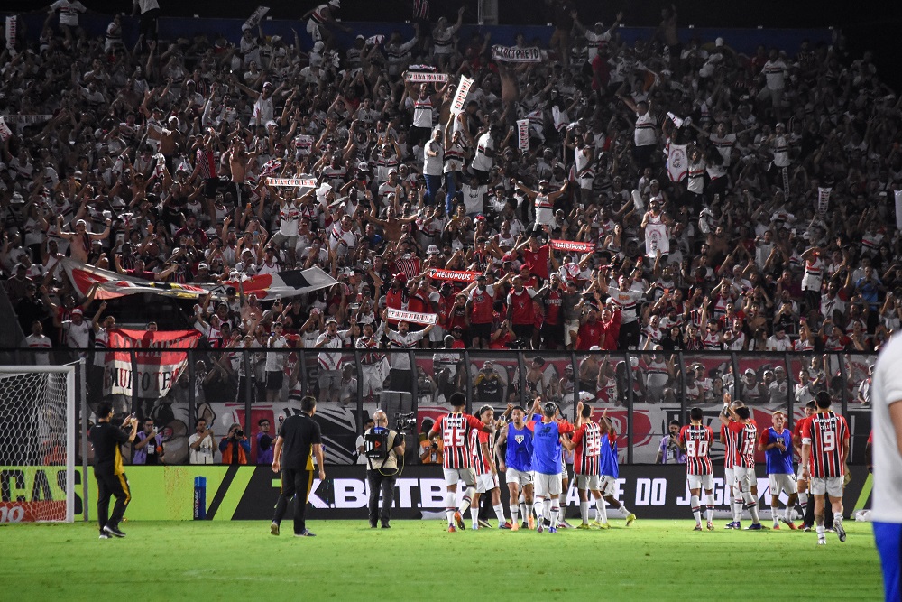 Em meio a crise política, São Paulo bate o Bragantino e avança no Paulistão