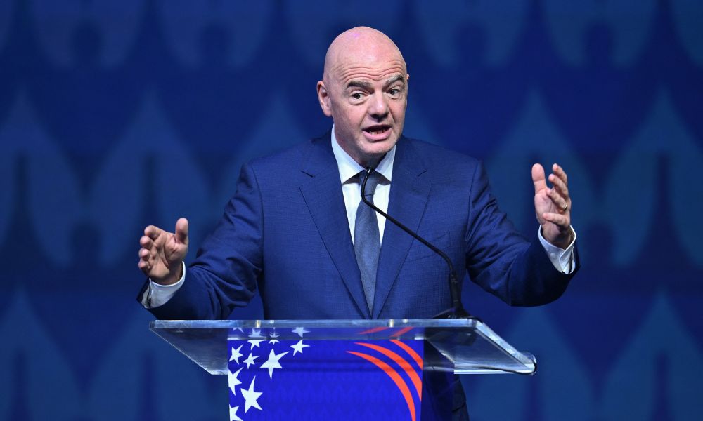 Presidente da FIFA diz que veto à Rússia nas competições internacionais deve ser cancelado
