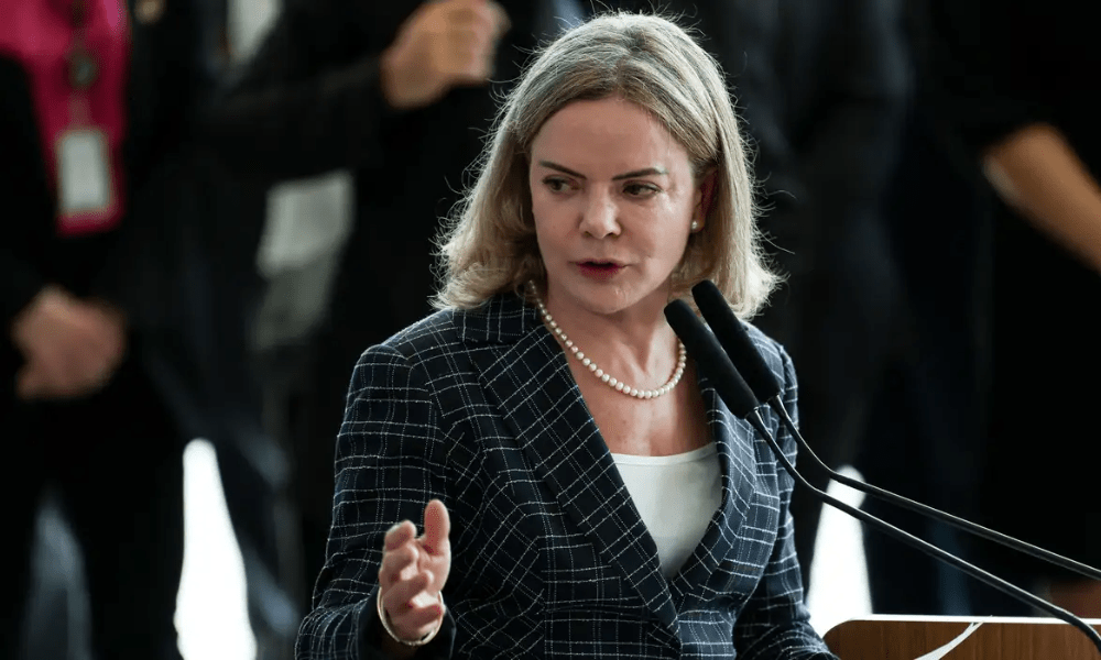 Gleisi pede que a Câmara trate com rapidez o debate da escala 6×1