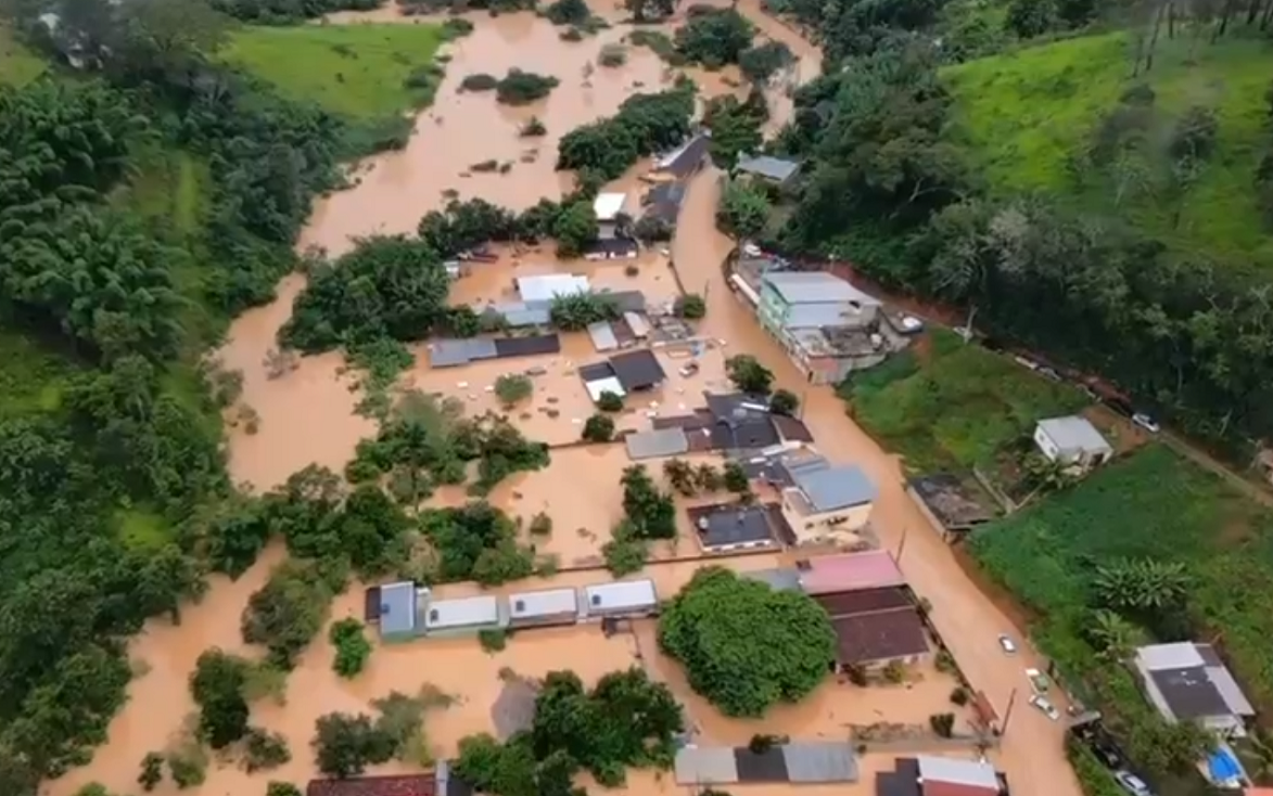 Imagens aéreas mostram como ficou cidade mineira após temporal; veja fotos