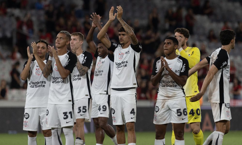 Com grande atuação de Hugo Souza, Corinthians vence Athletico-PR