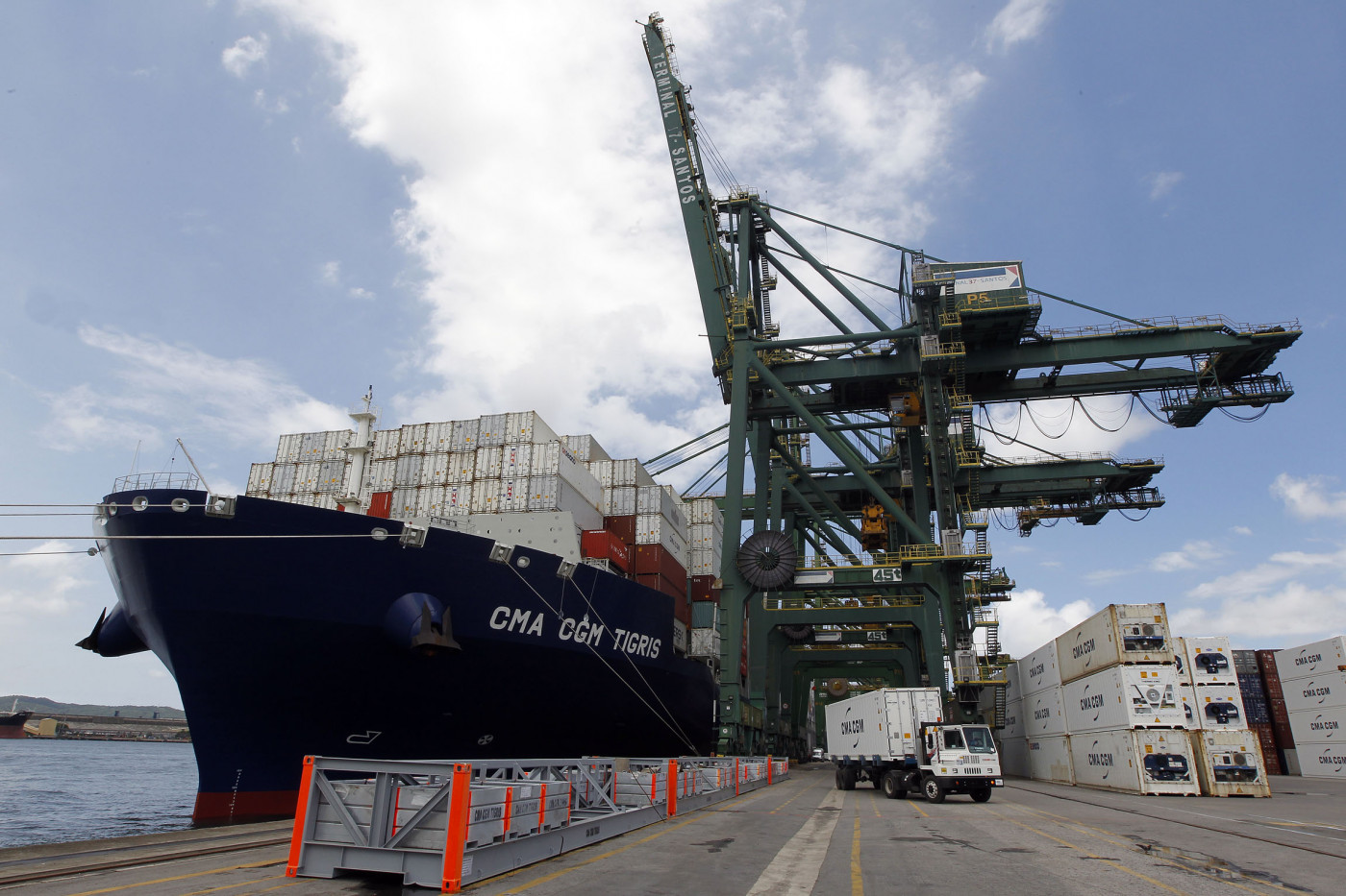 Brasil fecha fevereiro com superávit de mais de US$ 4 bi na balança comercial