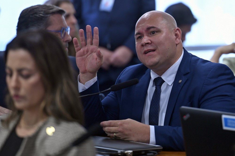 ‘Meu presidente está preso por perseguição’: prefeito de Cuiabá faz discurso duro no ‘Acorda, Brasil’